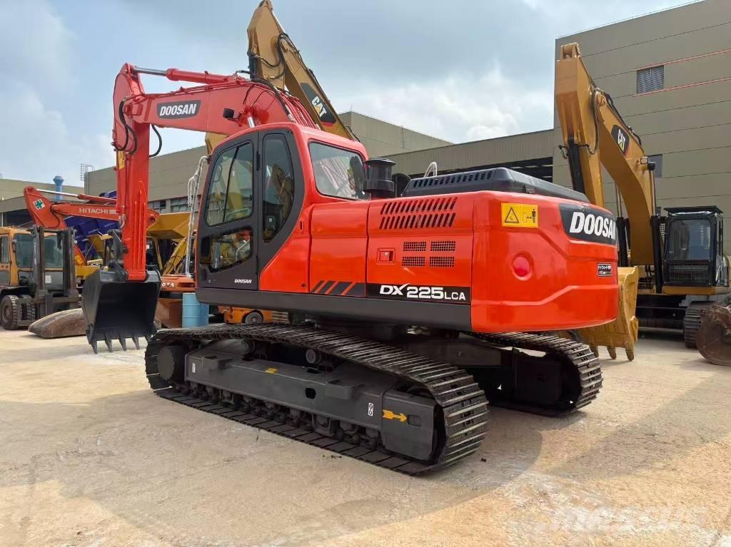 Doosan 225 LC Excavatoare pe șenile
