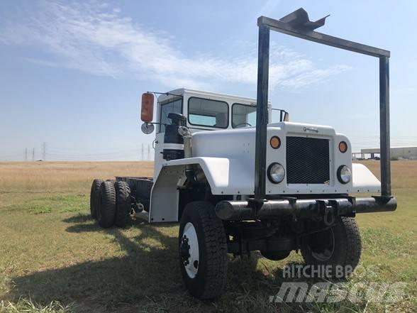 Diamond T M13 Camion cabina sasiu