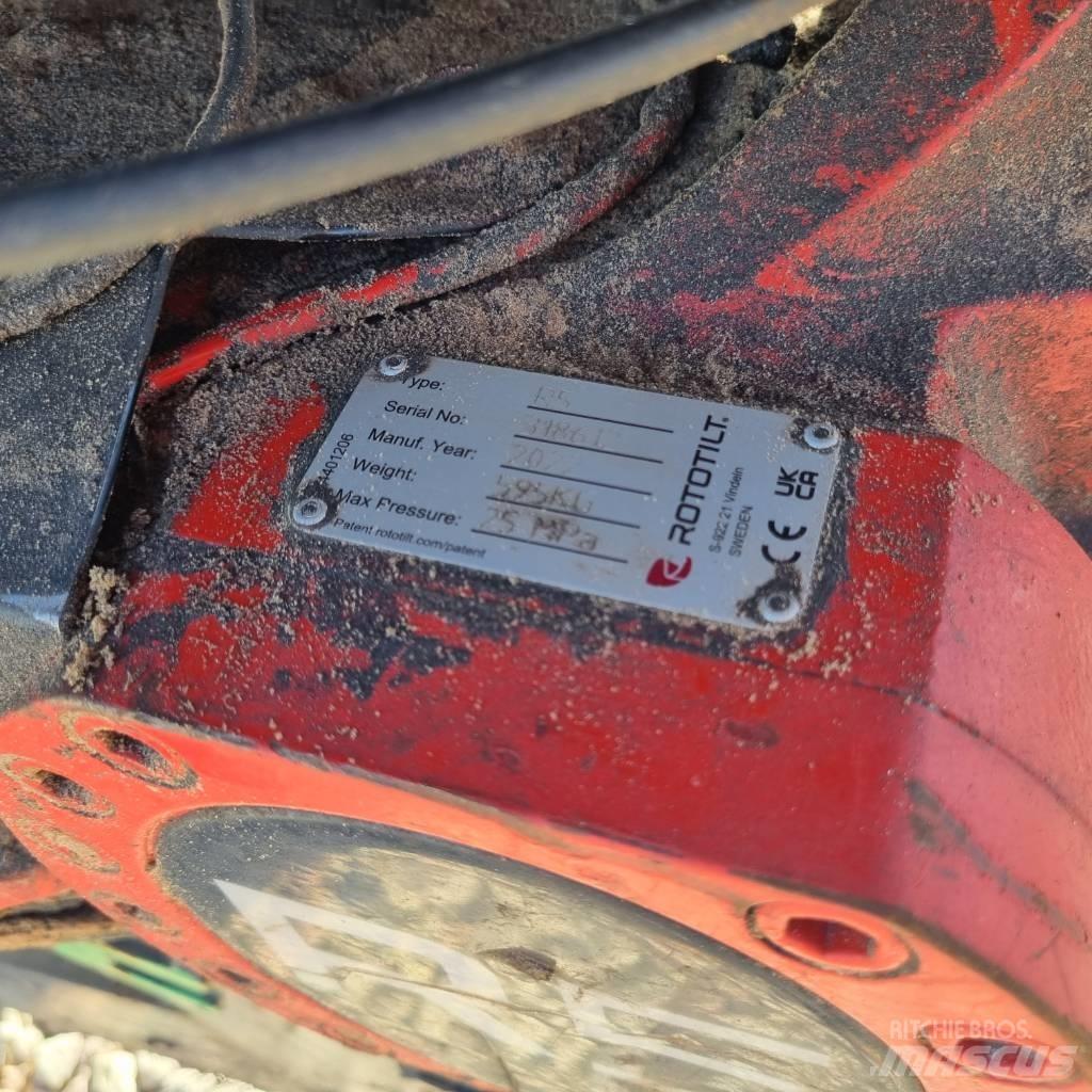 Komatsu PW180 - 11E0 Excavatoare cu roti
