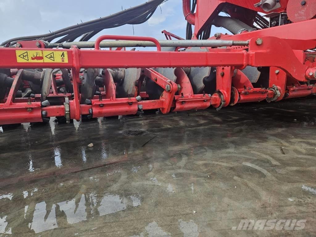 Horsch Pronto 8 DC Perforatoare