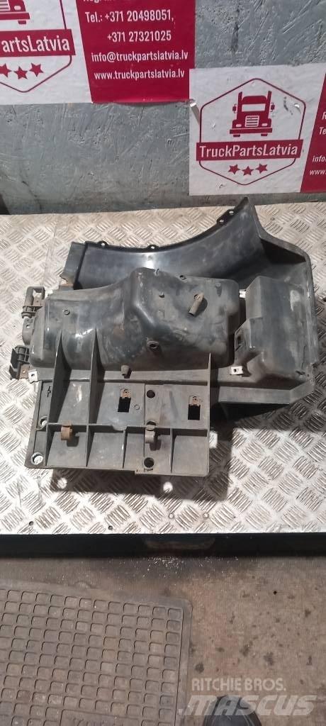 Scania 94 D.   1324600 Cabine si interior