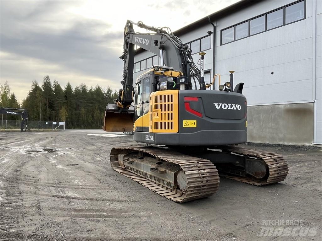 Volvo ECR 235 DL Excavatoare pe șenile
