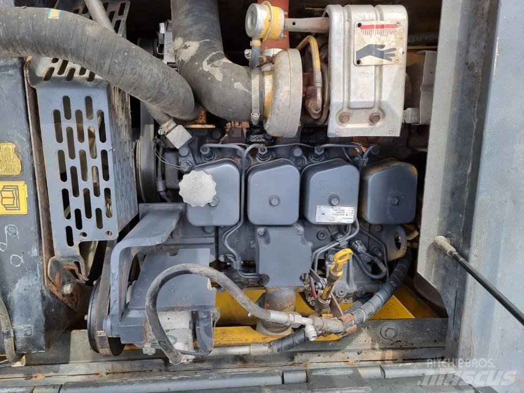 Komatsu PW 130-7K Excavatoare cu roti