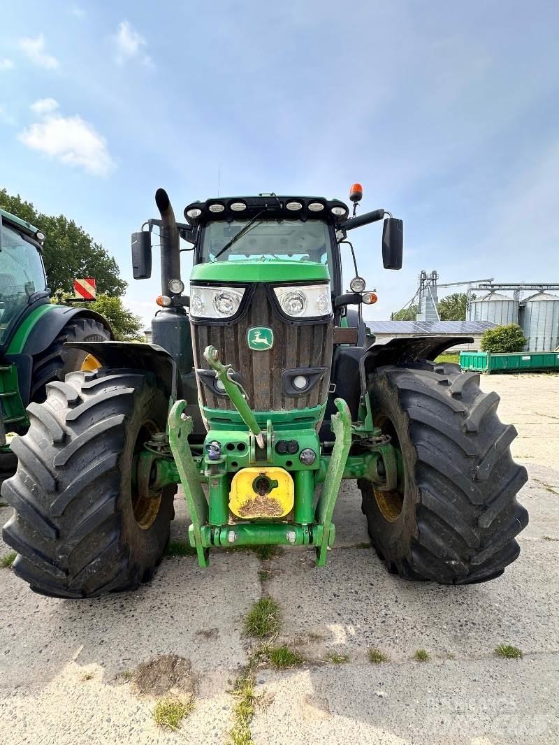 John Deere 6215R Tractoare