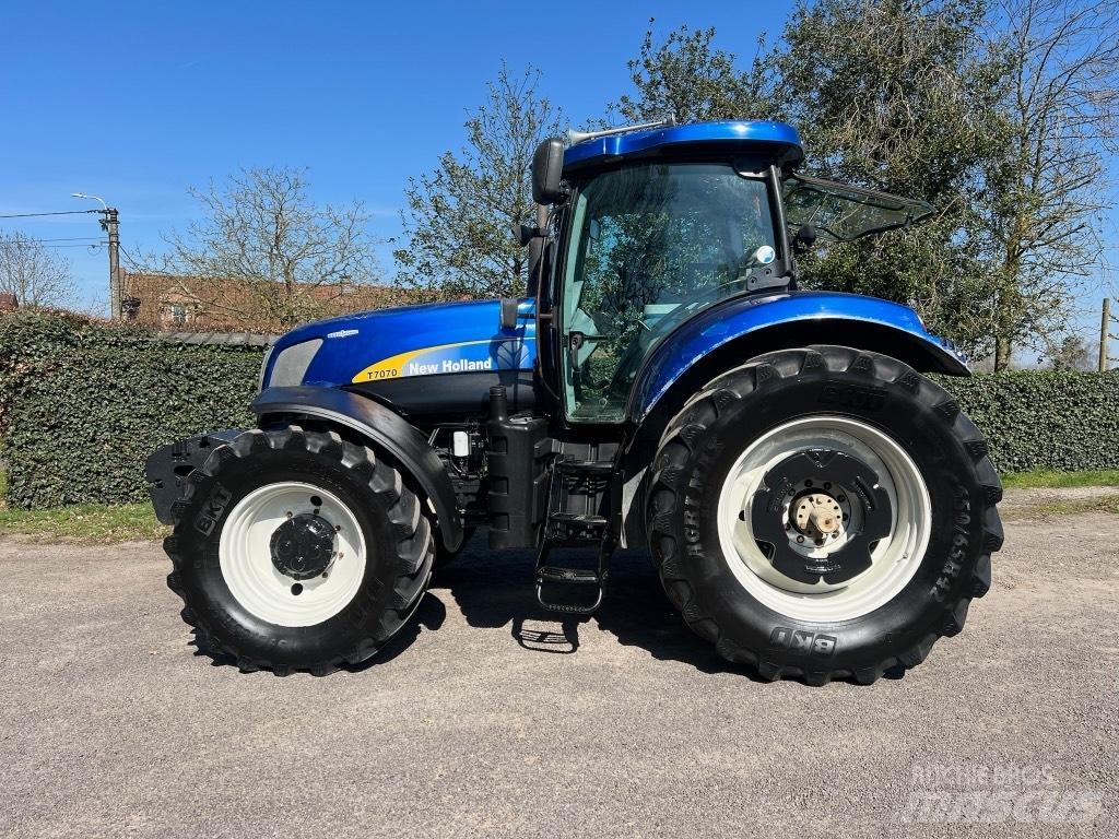 New Holland T 7070 Tractoare