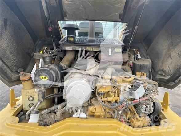 CAT 906M Incarcator pe pneuri