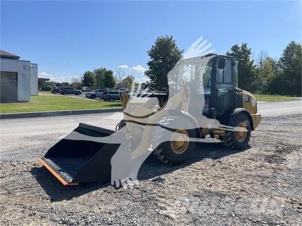 CAT 906M Incarcator pe pneuri