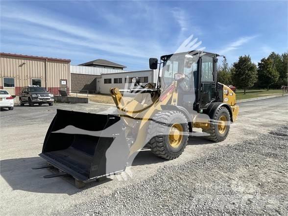 CAT 906M Incarcator pe pneuri