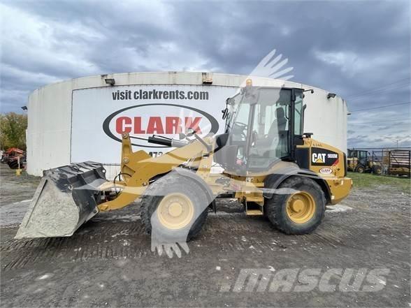 CAT 908M Incarcator pe pneuri