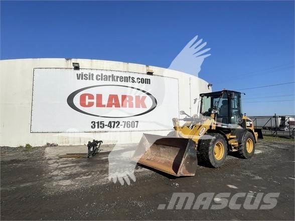 CAT 908M Incarcator pe pneuri