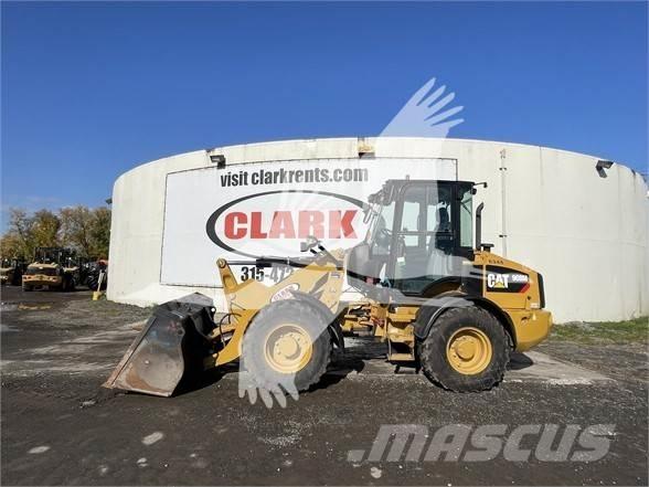 CAT 908M Incarcator pe pneuri
