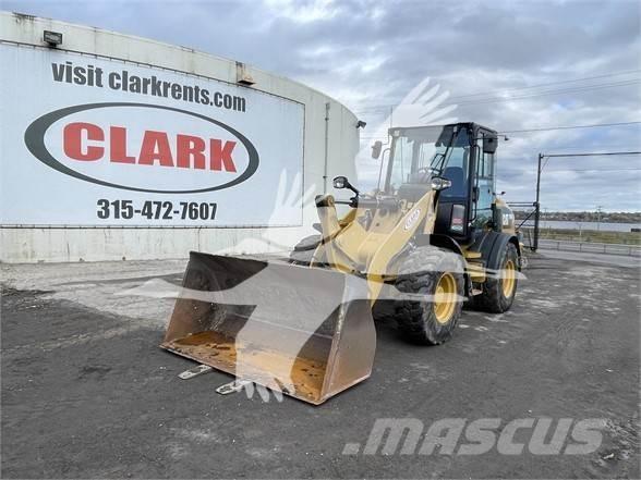 CAT 908M Incarcator pe pneuri