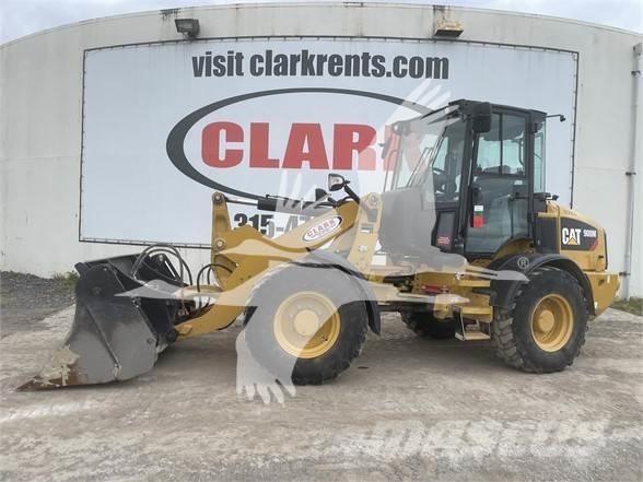 CAT 908M Incarcator pe pneuri
