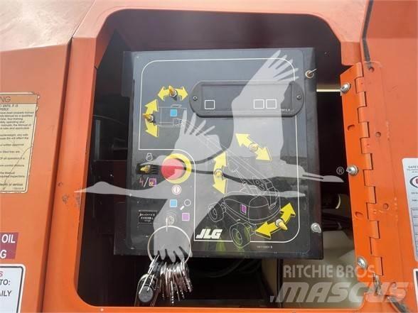 JLG 800S Nacele cu brat telescopic