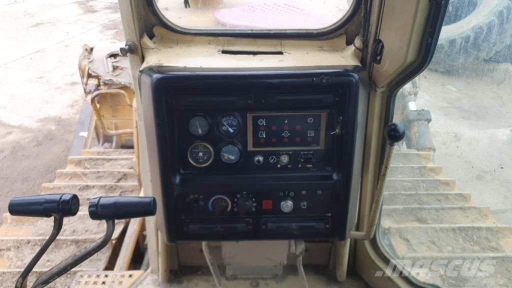 CAT D 6 M XL Buldozere pe senile