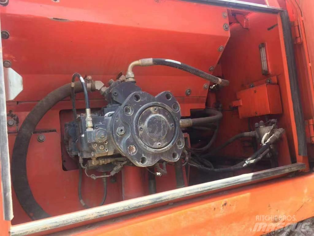 Hitachi ZX 210 Excavatoare pe șenile
