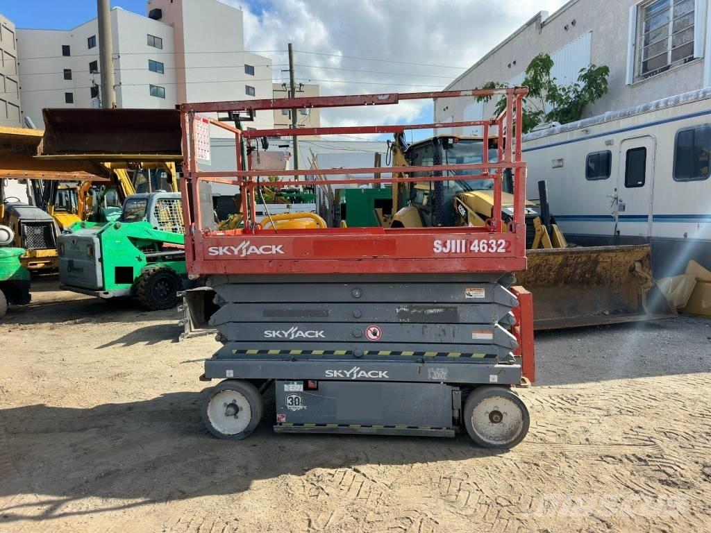 JLG 32 Lift Platforme foarfeca