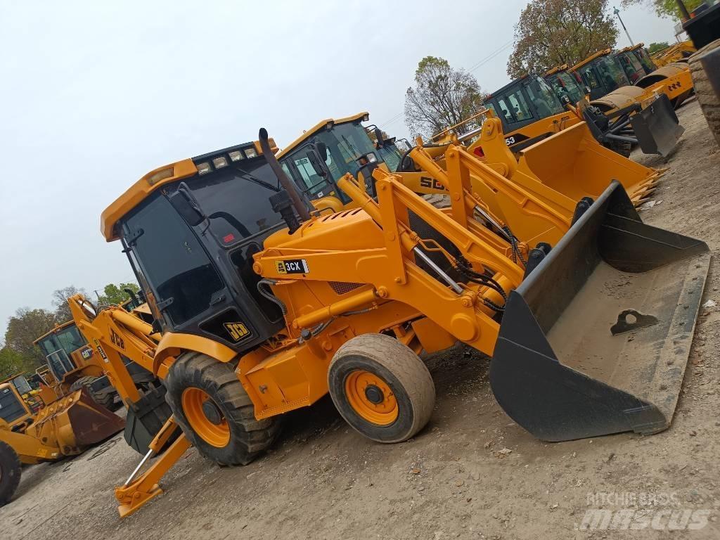 JCB 3 CX Incarcator pe pneuri