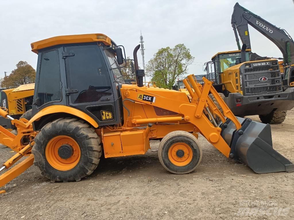 JCB 3 CX Incarcator pe pneuri