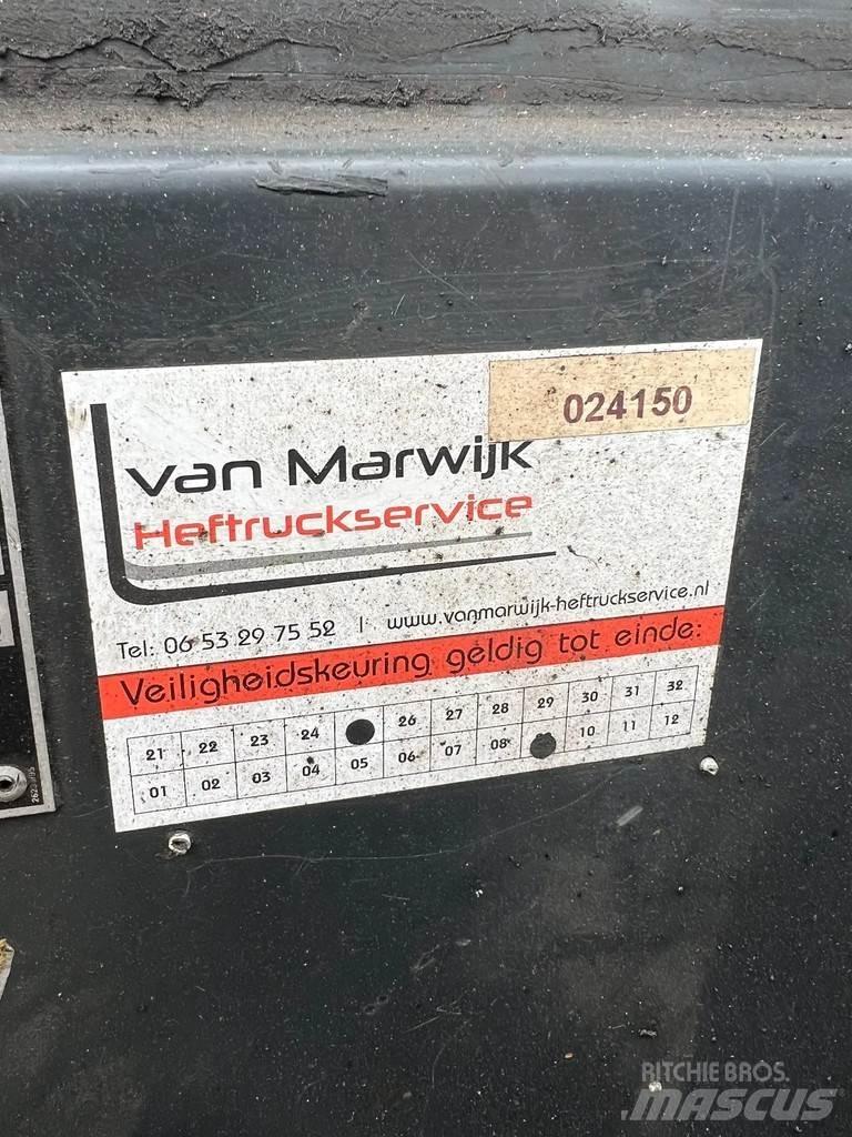 Linde E30-01 Stivuitor electric
