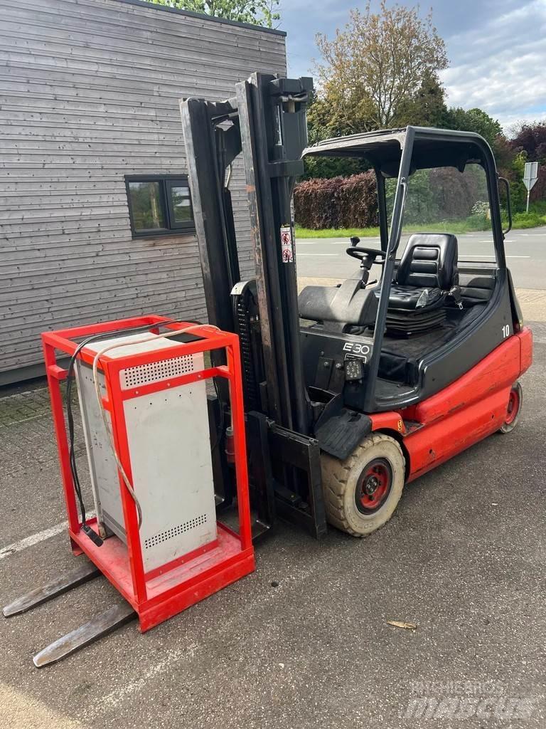Linde E30-01 Stivuitor electric