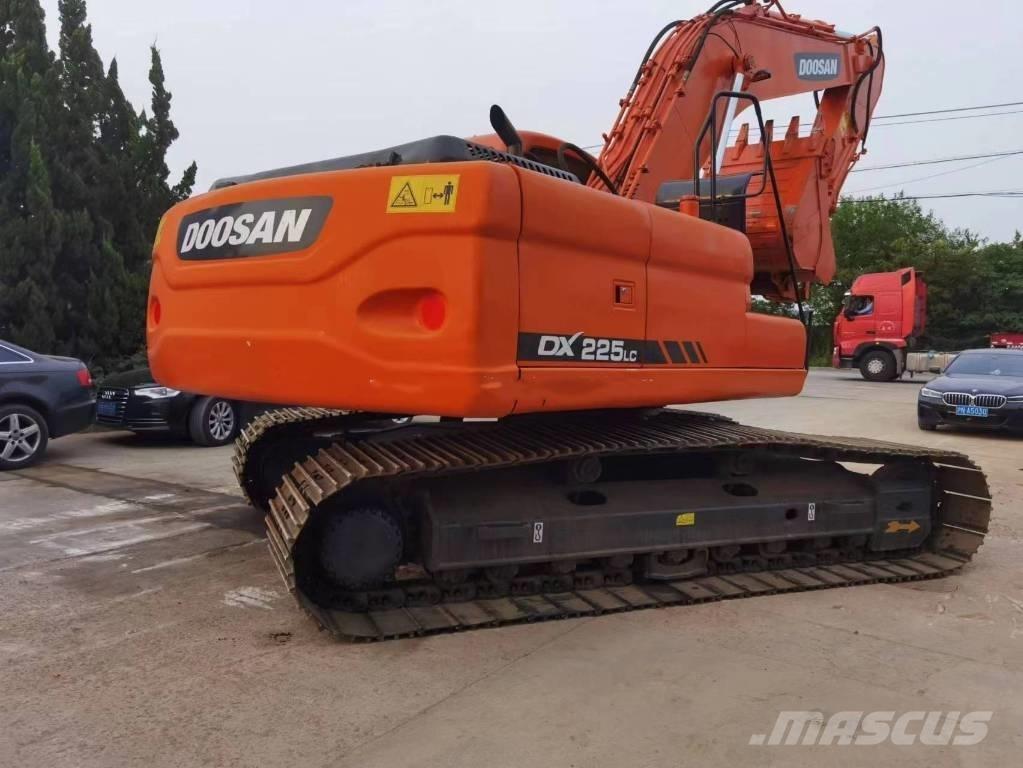 Doosan DX 225 Excavatoare pe șenile
