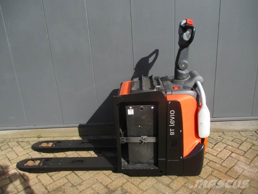 Toyota LPE 200 Transpaleta cu platforma