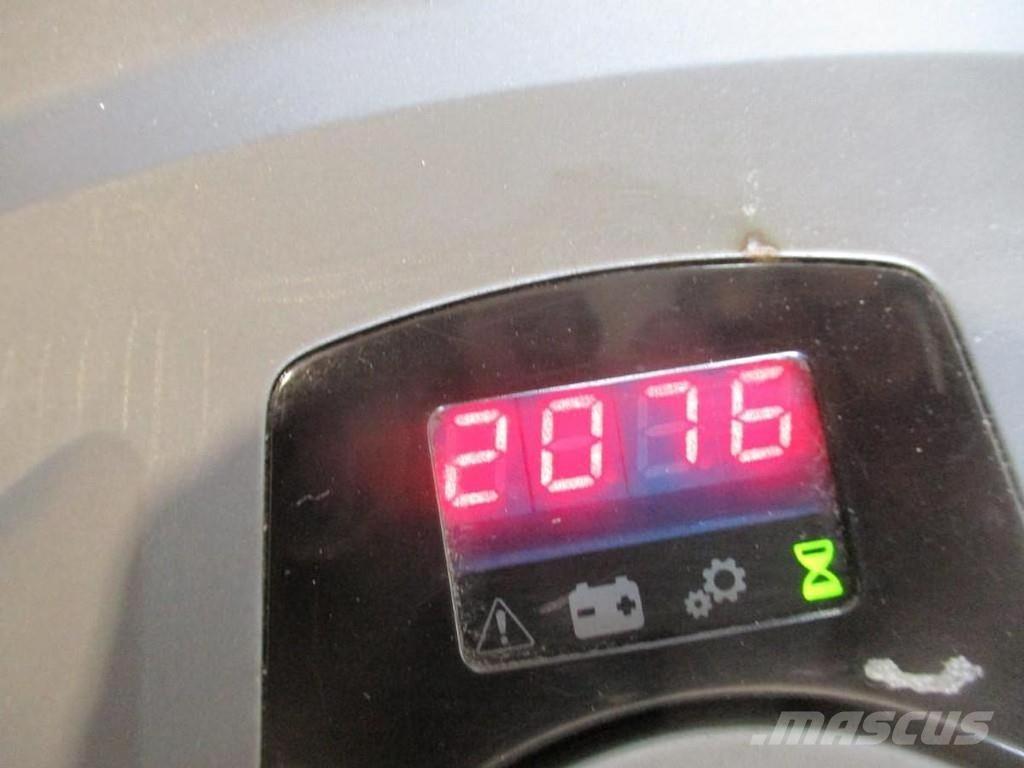 Toyota LPE200 Transpaleta cu platforma