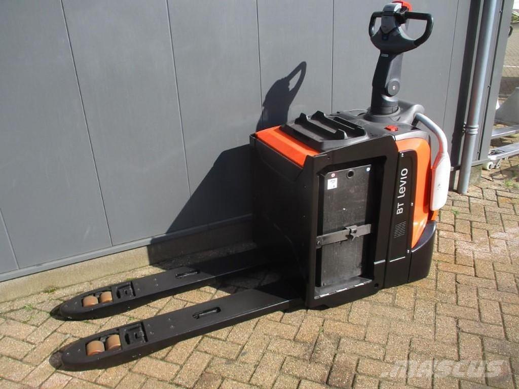 Toyota LPE200 Transpaleta cu platforma