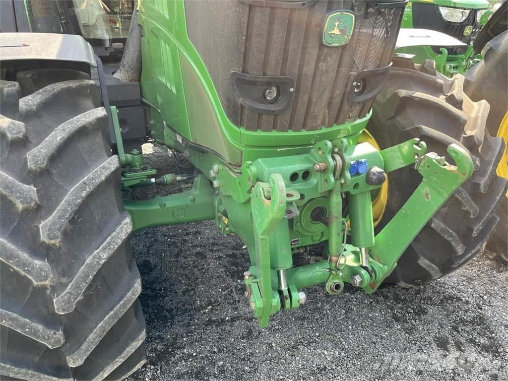 John Deere 6210R Tractoare