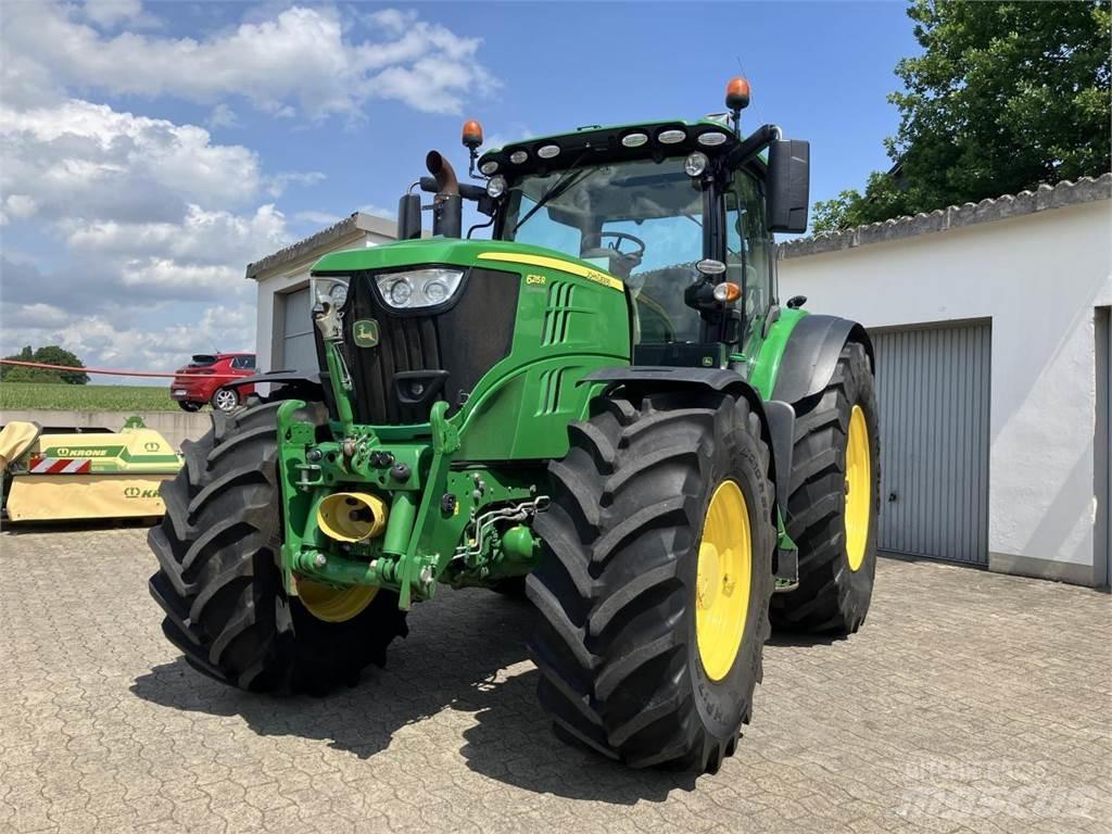 John Deere 6215R Tractoare