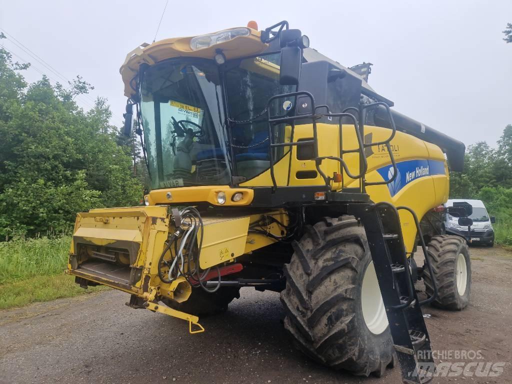 New Holland CX 8070 Combine de secerat