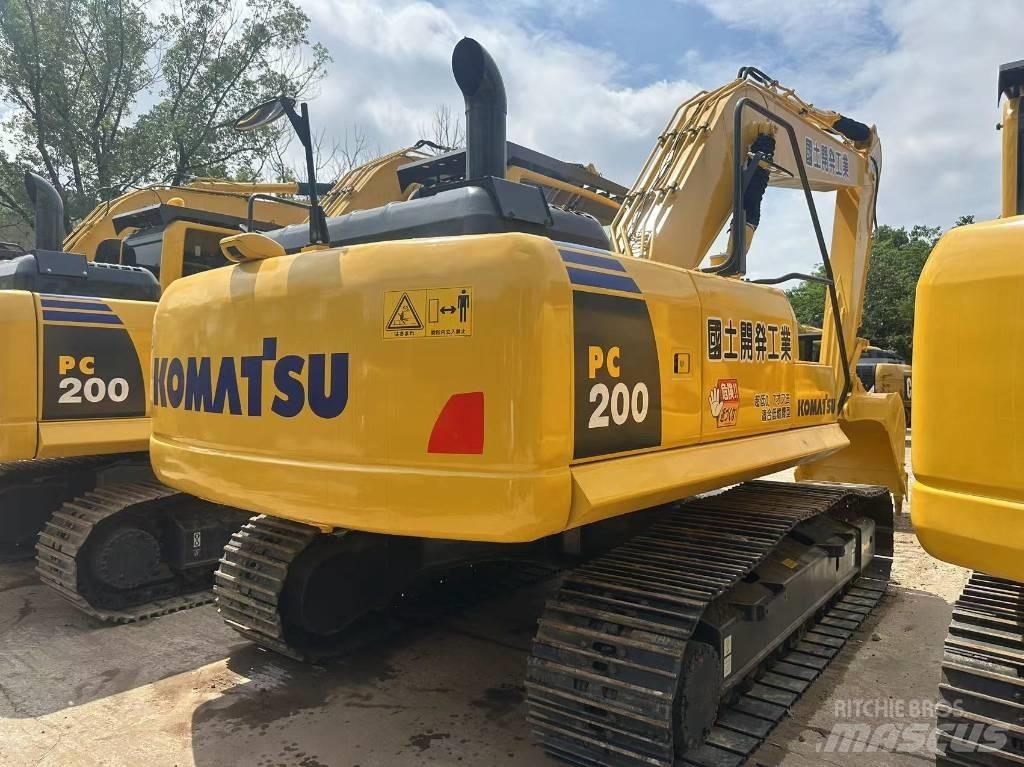 Komatsu PC 200 Excavatoare pe șenile
