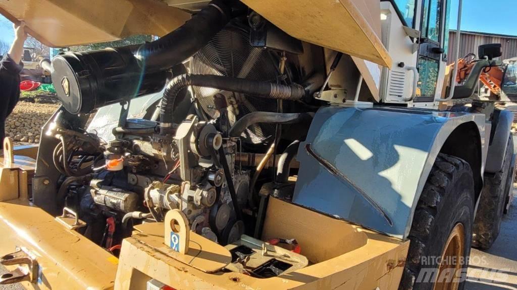 Liebherr L 534 Incarcator pe pneuri