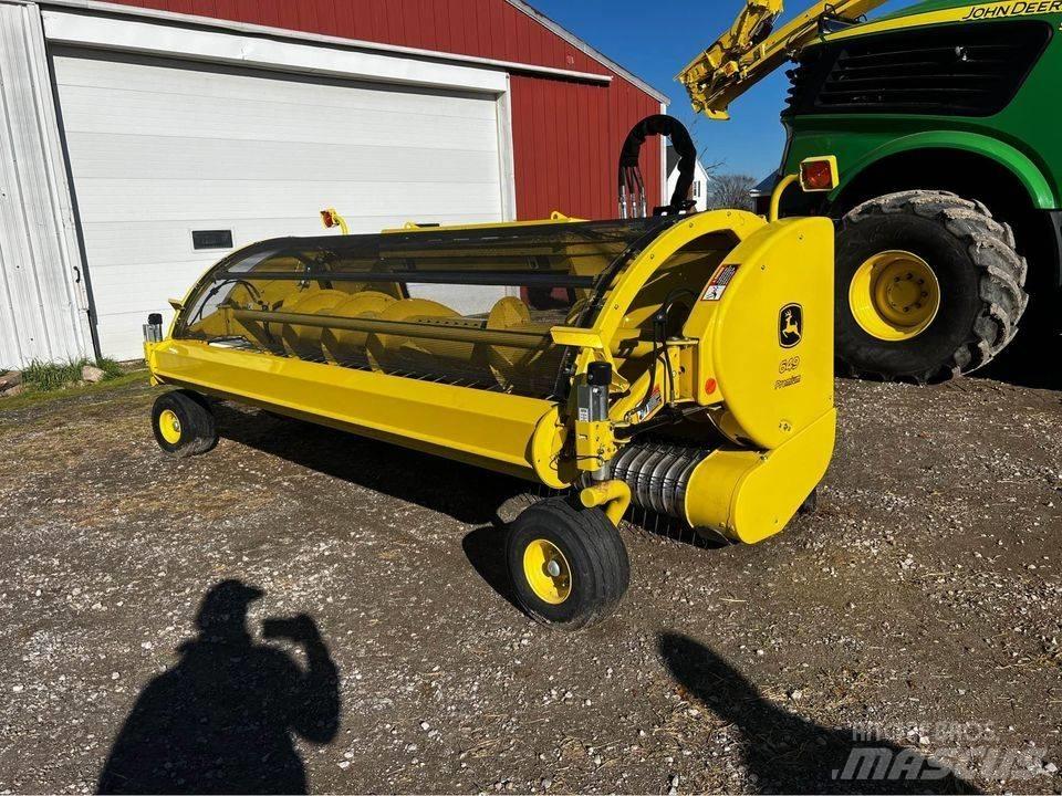John Deere 649 Alte echipamente pentru nutret