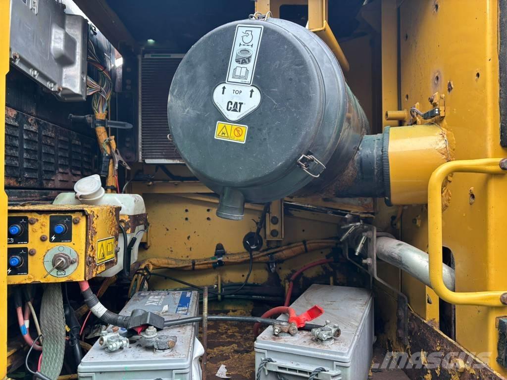 CAT 330 D L Excavatoare pe șenile
