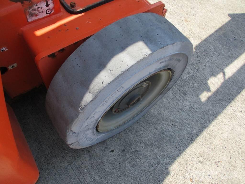 JLG E400 AJPN (146) Nacele compacte autopropulsante