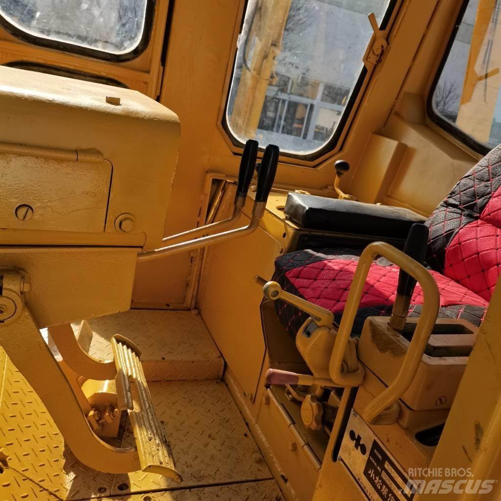 Komatsu D 85 Buldozere pe senile