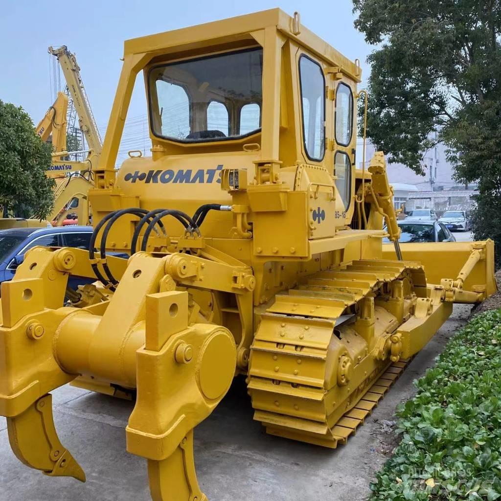 Komatsu D 85 Buldozere pe senile