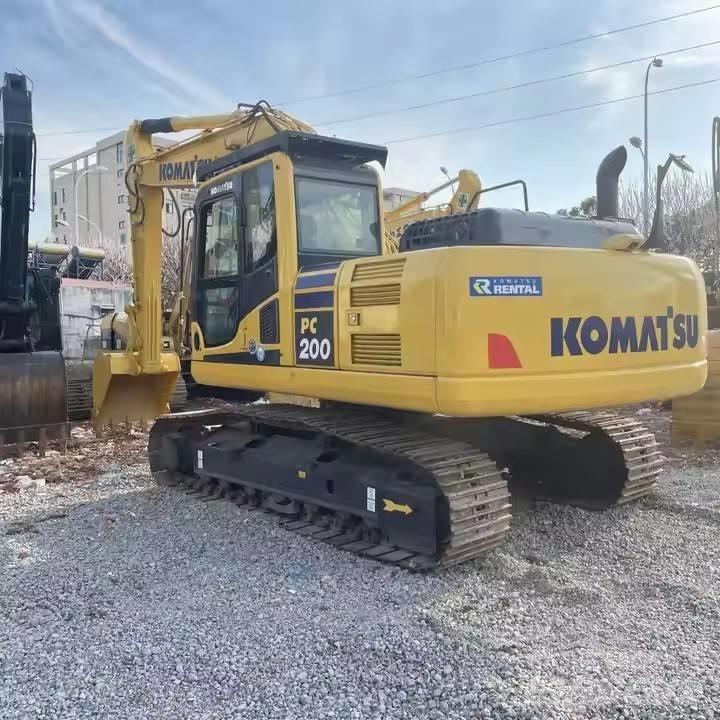 Komatsu PC200-8 Excavatoare pe șenile
