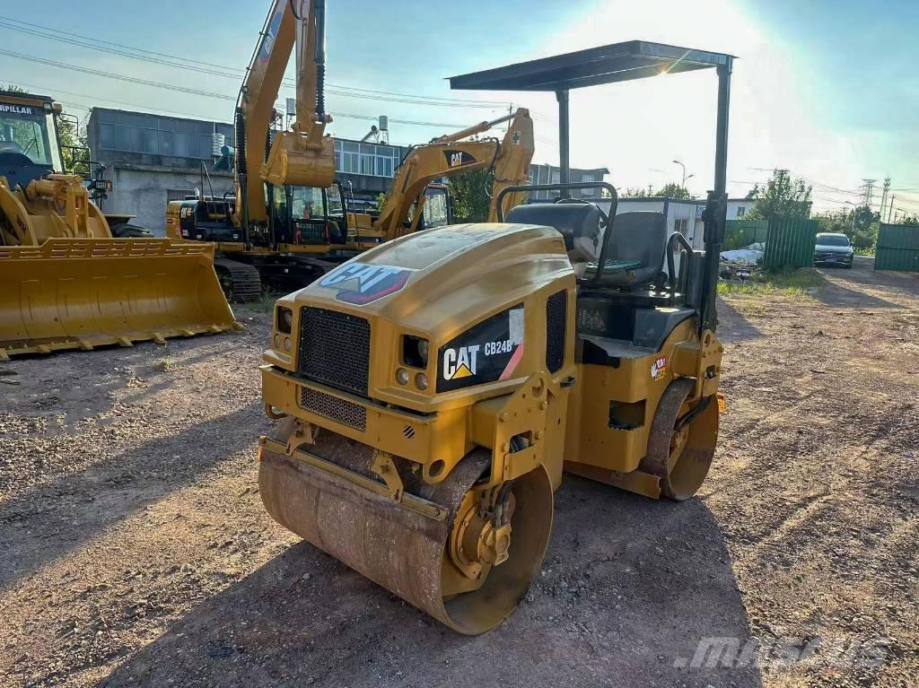 CAT CB 24 B Cilindri compactori dubli
