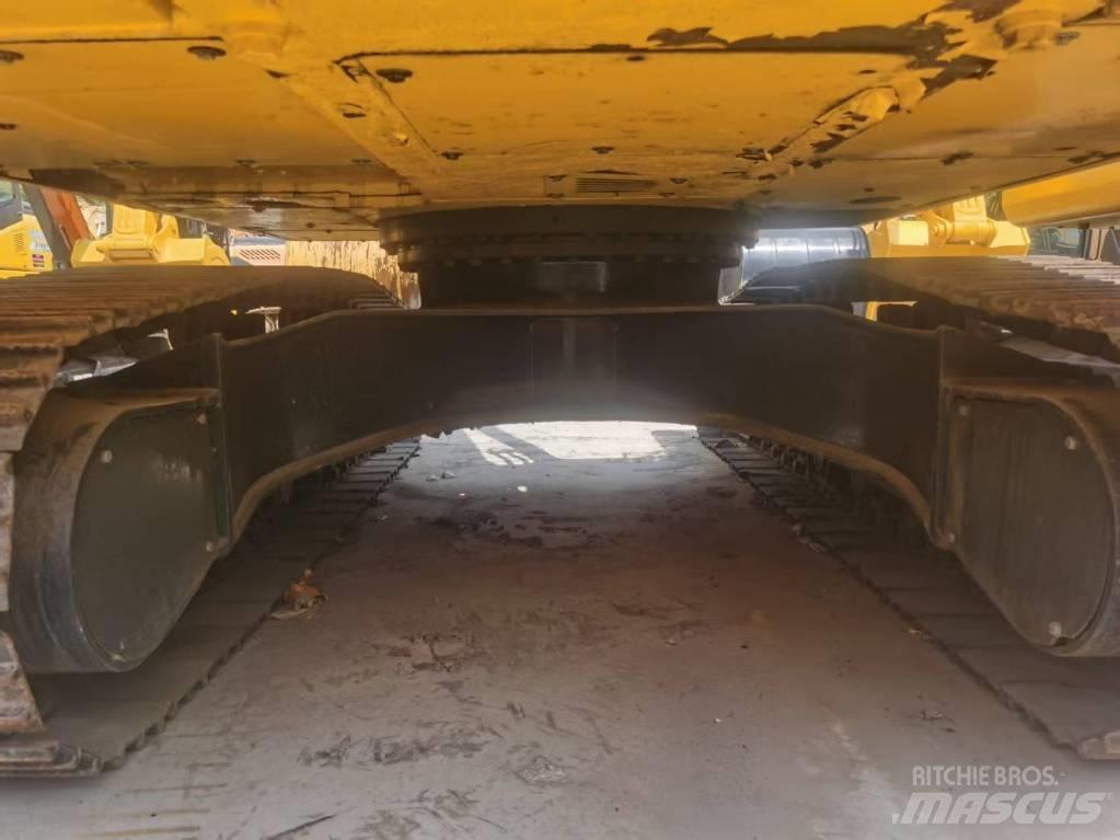 Komatsu PC 200 Excavatoare pe șenile
