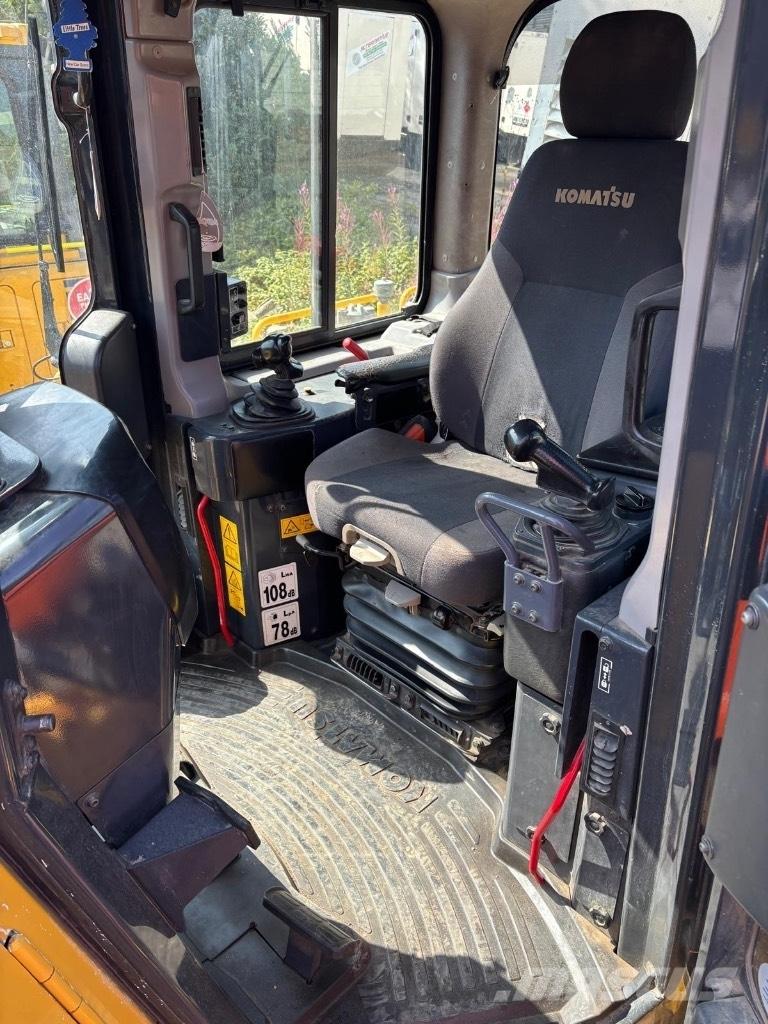 Komatsu D 65 PXi-18 Buldozere pe senile