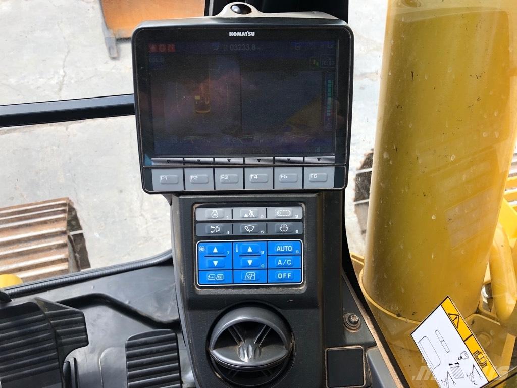 Komatsu PC210LC-11 Excavatoare pe șenile
