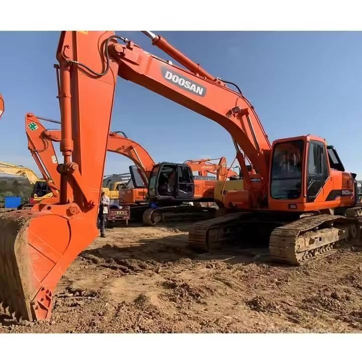 Doosan DH 225 Excavatoare pe șenile
