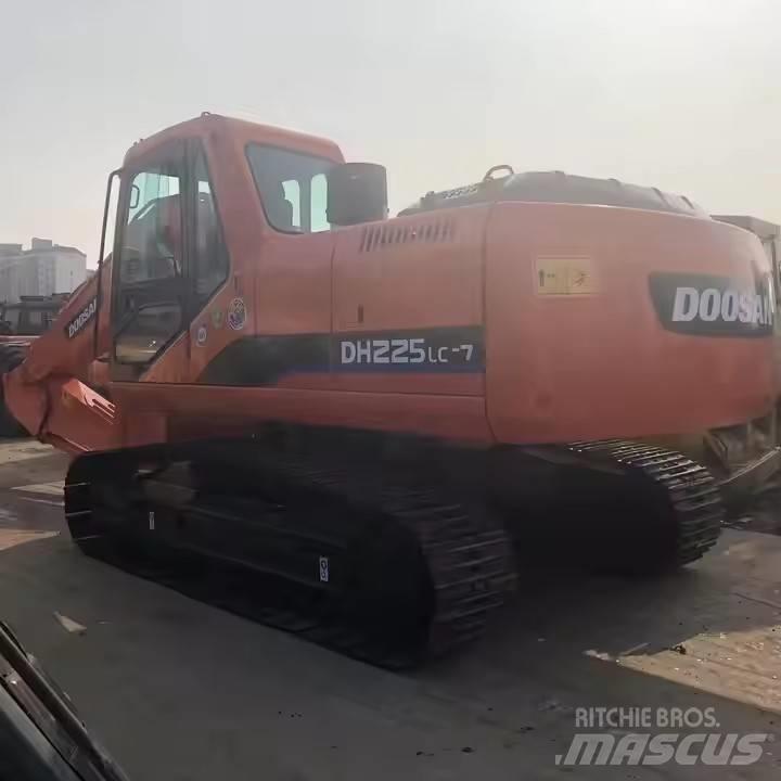 Doosan DH 225 Excavatoare pe șenile
