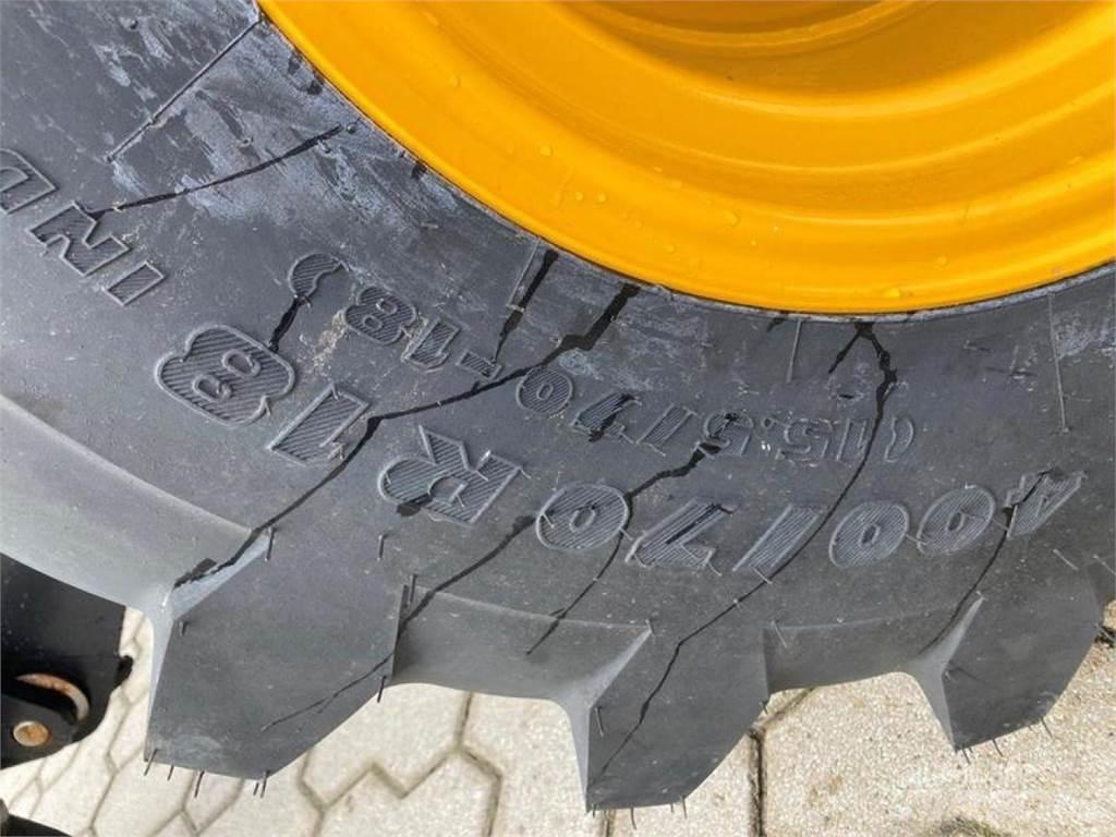 JCB 407 Incarcator pe pneuri