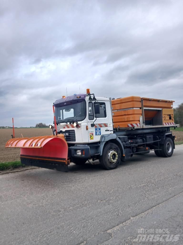 MAN FE 310 Camion cu carlig de ridicare