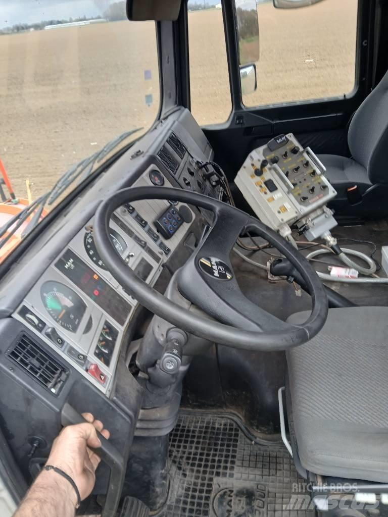 MAN FE 310 Camion cu carlig de ridicare