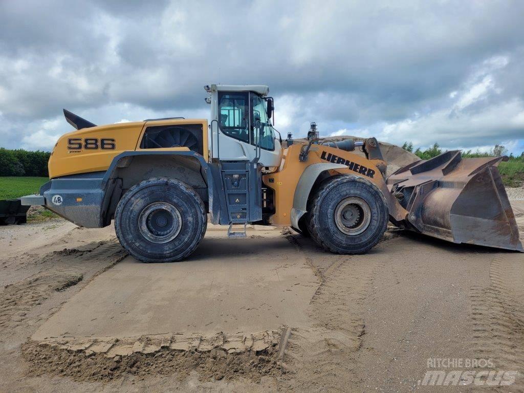Liebherr L 586 Incarcator pe pneuri